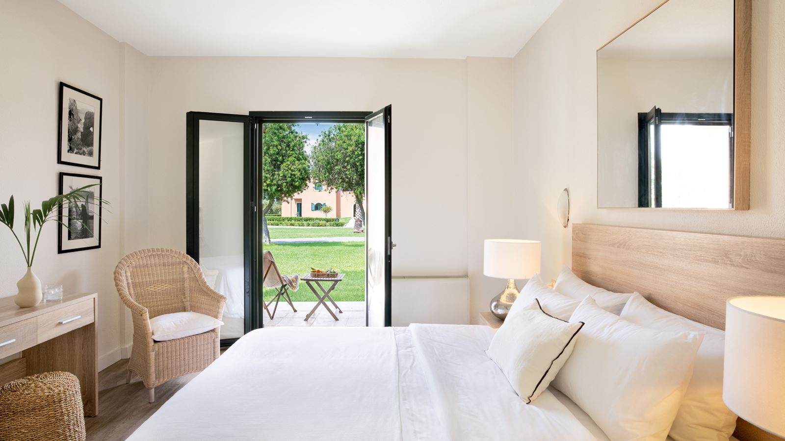 rooms-botanica-bungalow-shaded-veranda