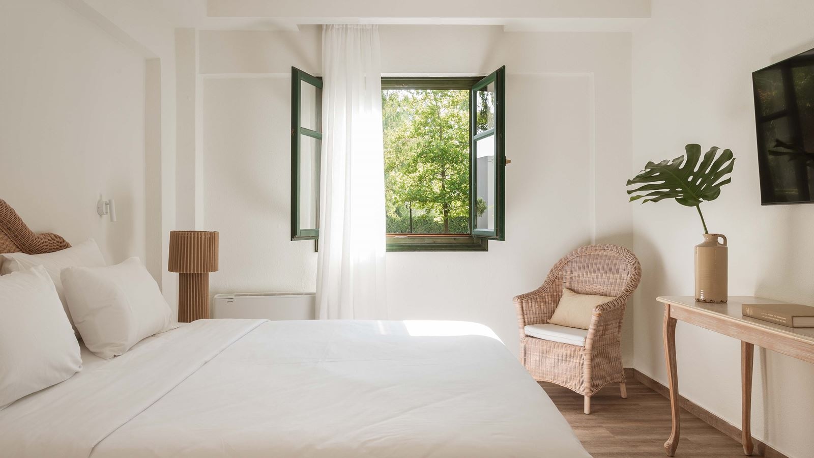 rooms-family-interconnecting-room-shaded-veranda