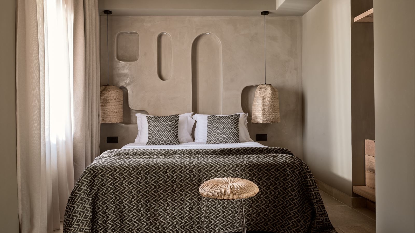 rooms-junior-suite-land-view