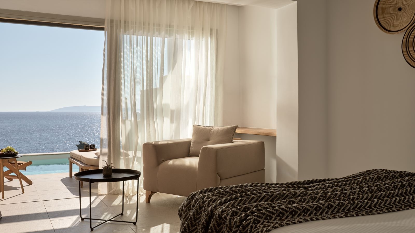 rooms-suites-on-the-rocks-private-pool