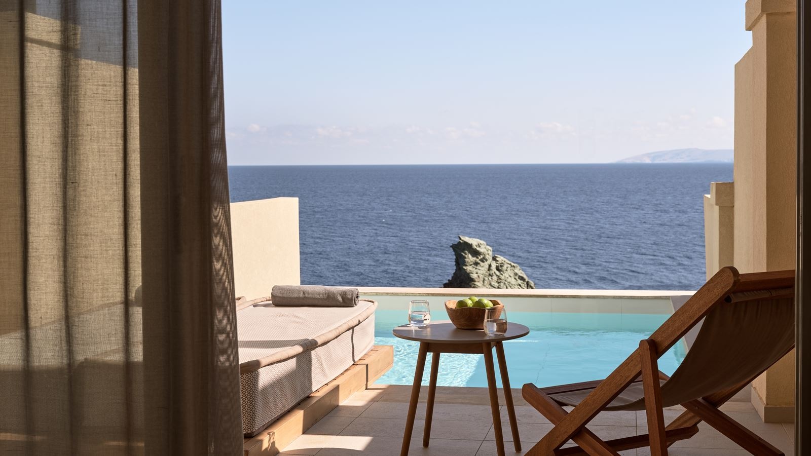 rooms-suites-on-the-rocks-private-pool