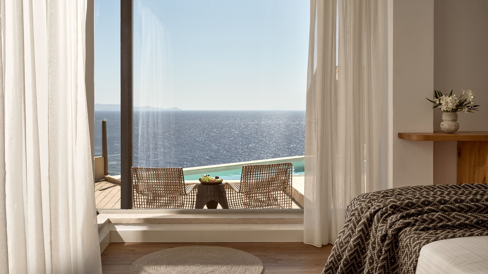 rooms-summer-suite-sea-view-private-pool