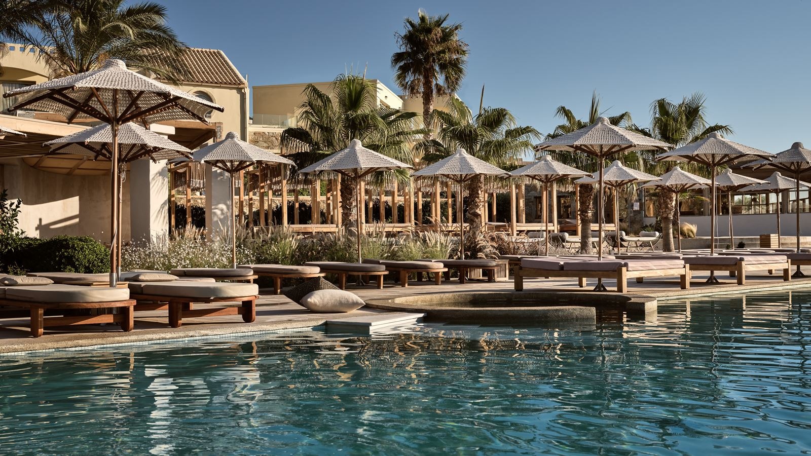 restaurants-pelagos-pool-bar