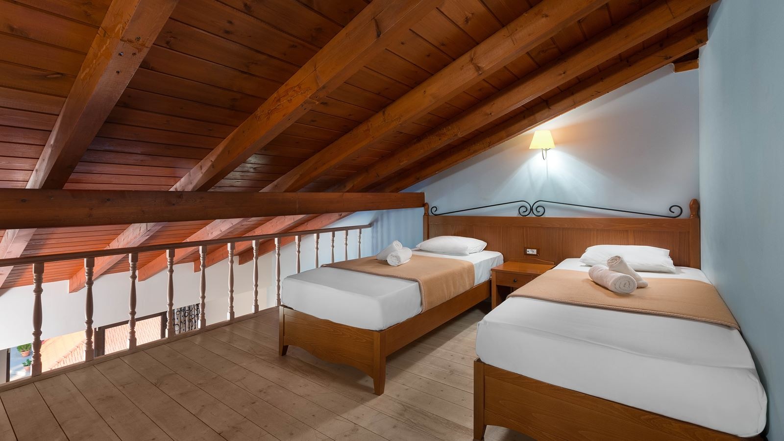 rooms-maisonette-with-balcony