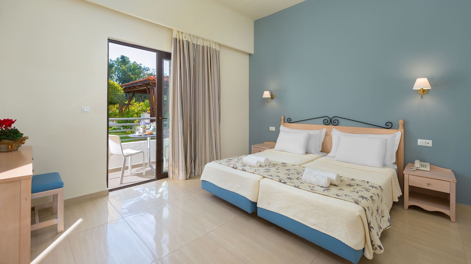 rooms-maisonette-with-balcony