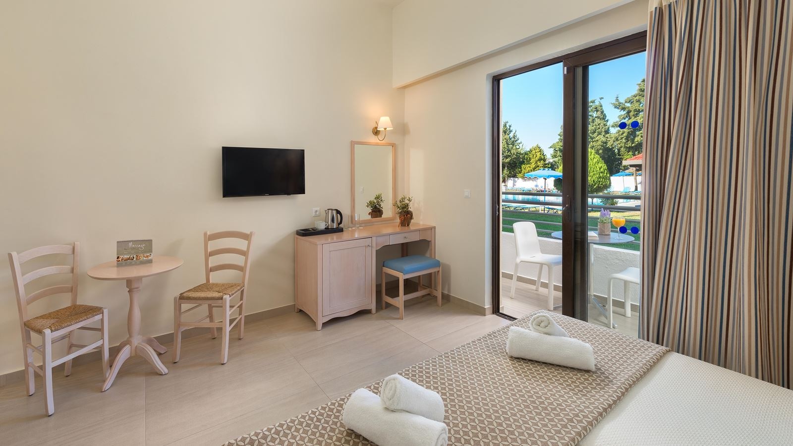 rooms-maisonette-with-balcony