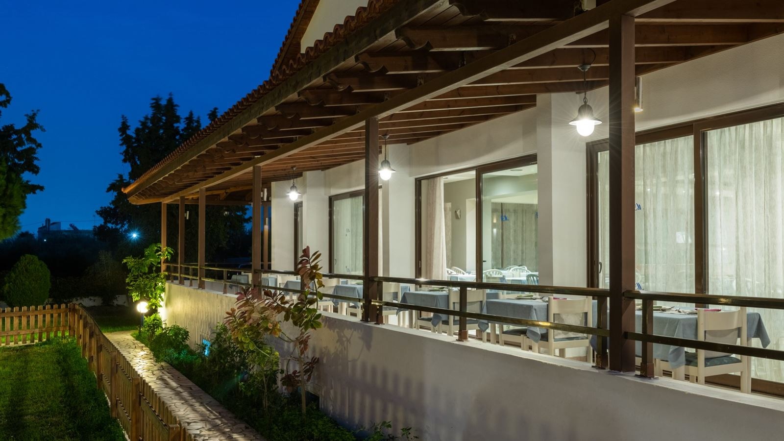 restaurants-matoula-pool-restaurant-a-la-carte