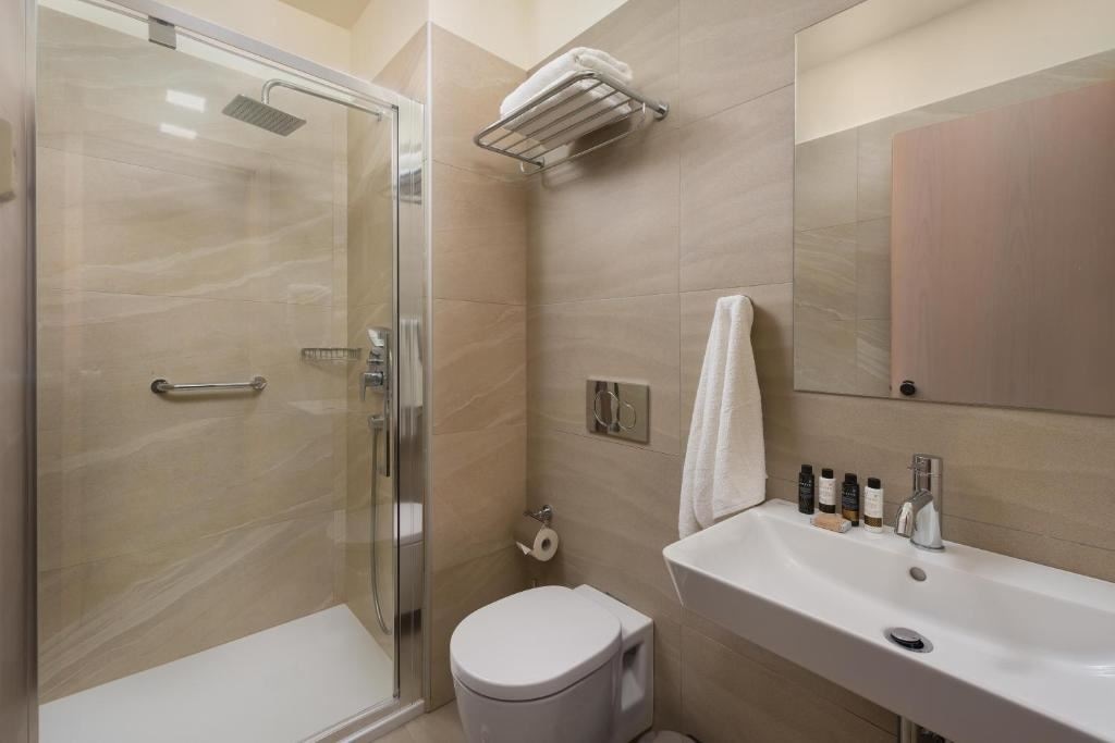 rooms-family-large-w-bunkbed-room-garden-view