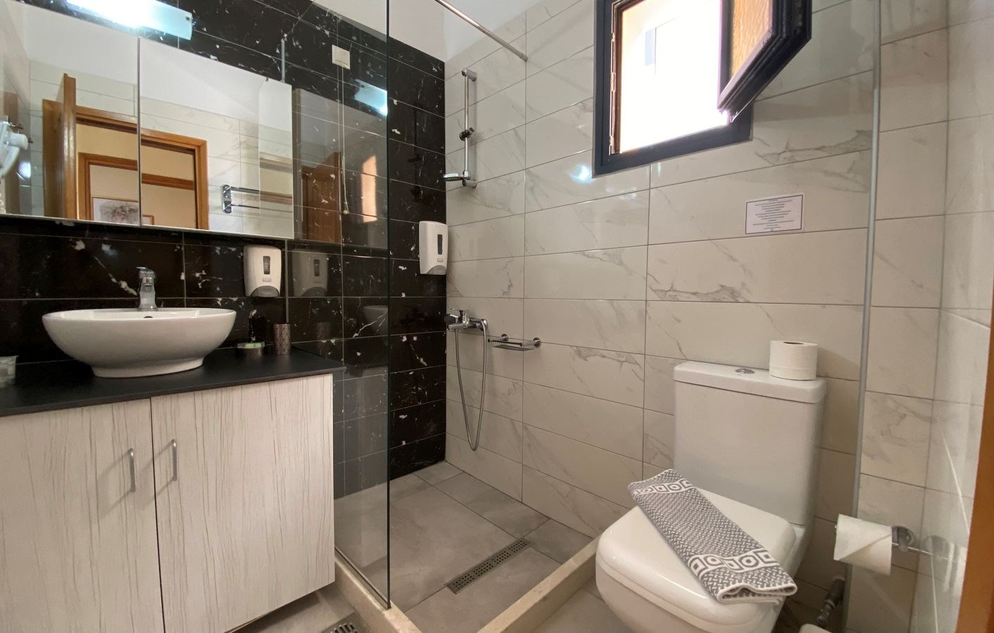 rooms-double-room-pool-front