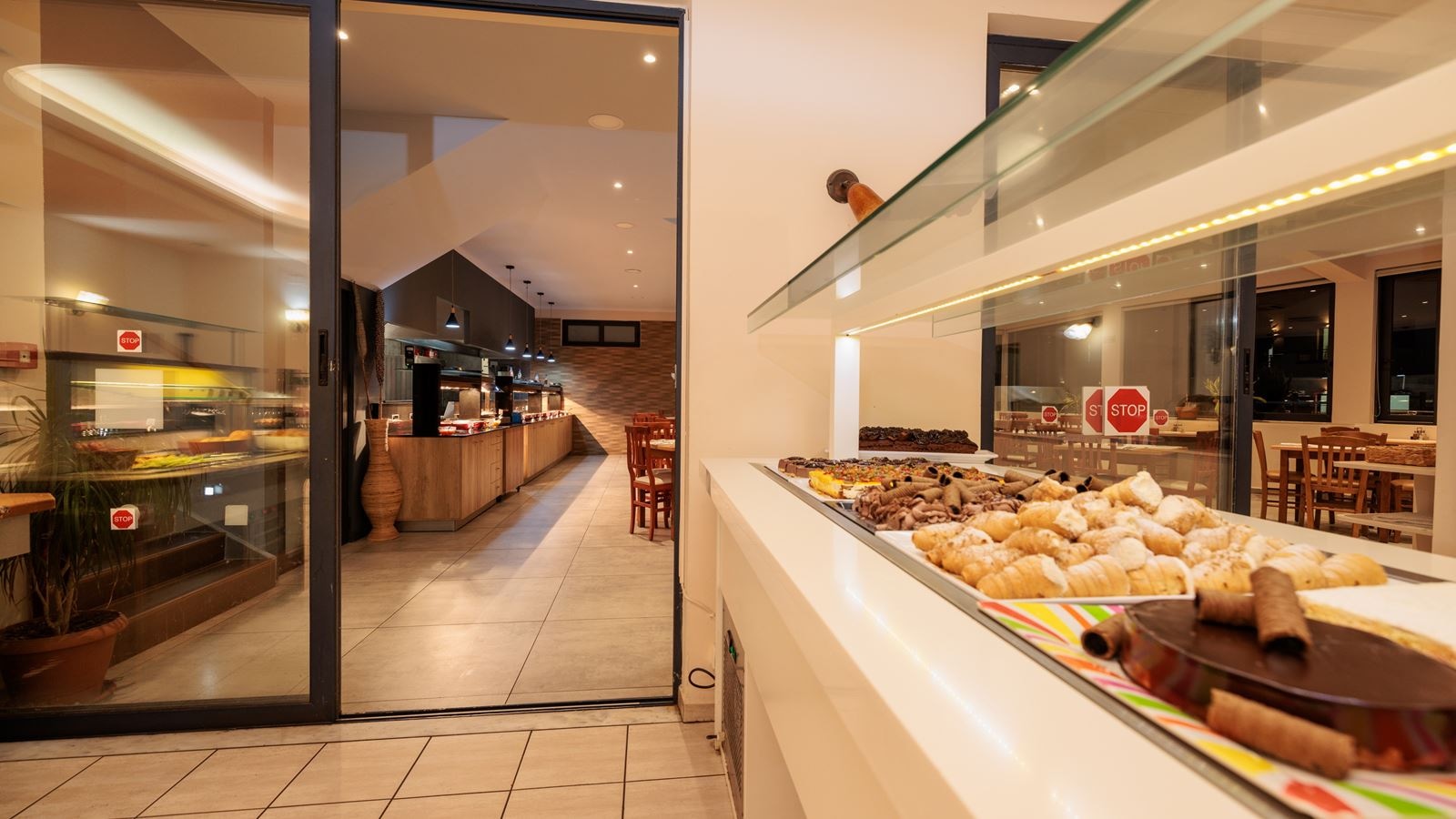 restaurants-restaurants