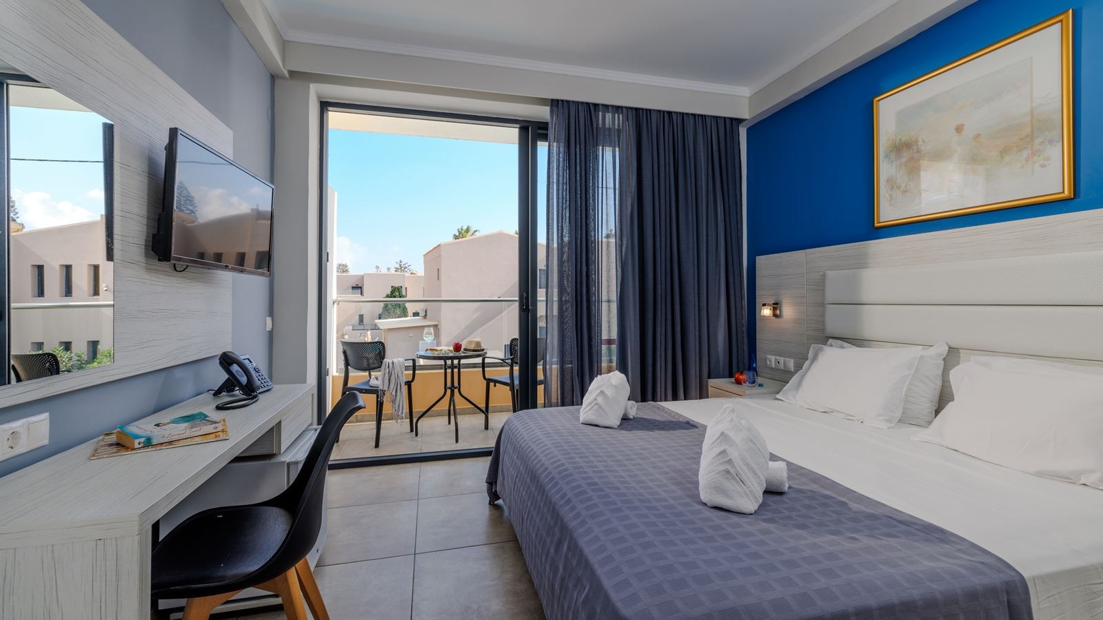 rooms-double-room-pool-front