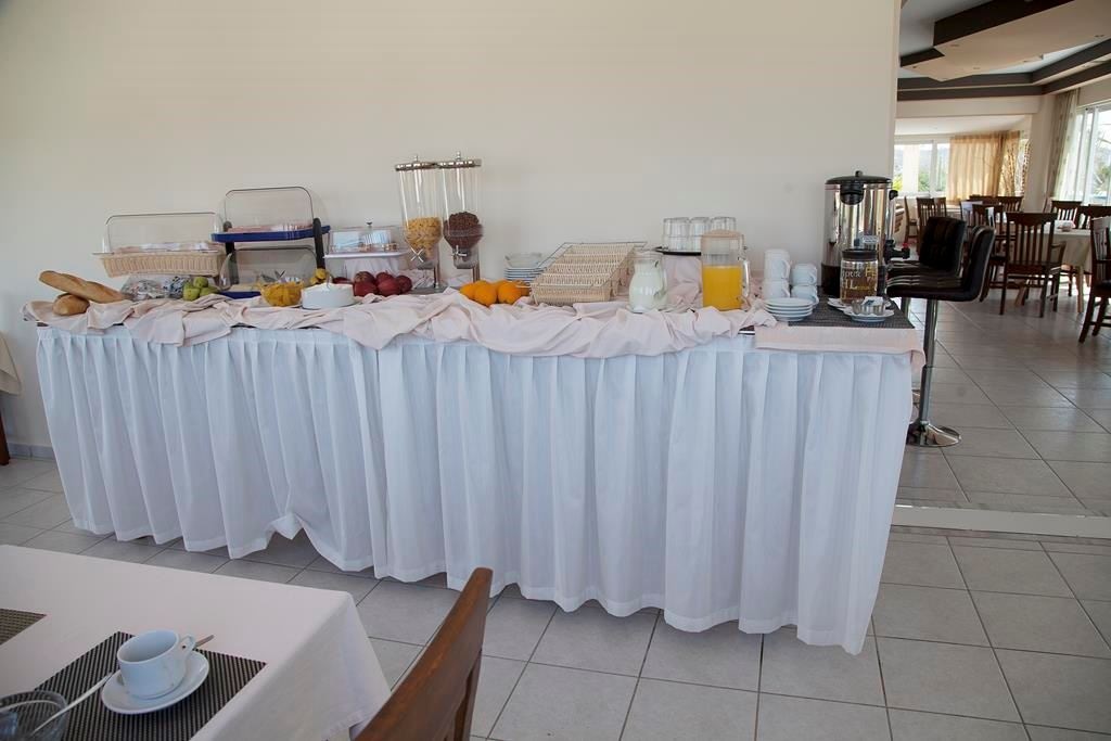 restaurants-pool-bar