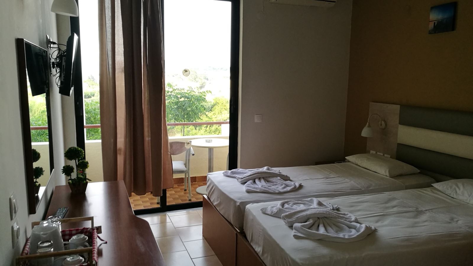 rooms-room-double-balcony