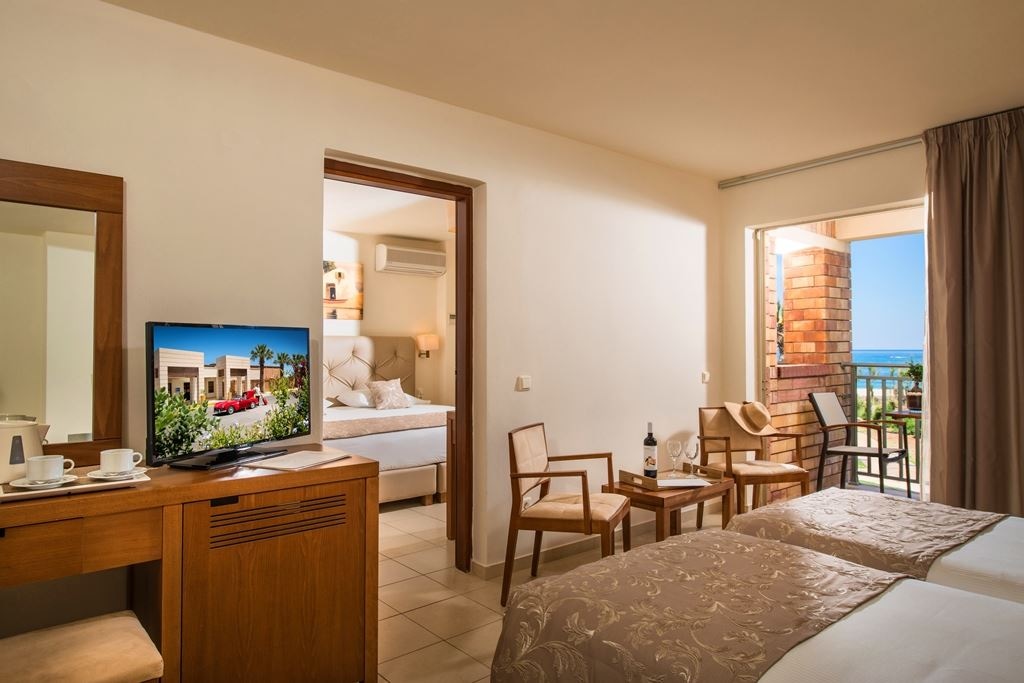 rooms-2-broom-family-room