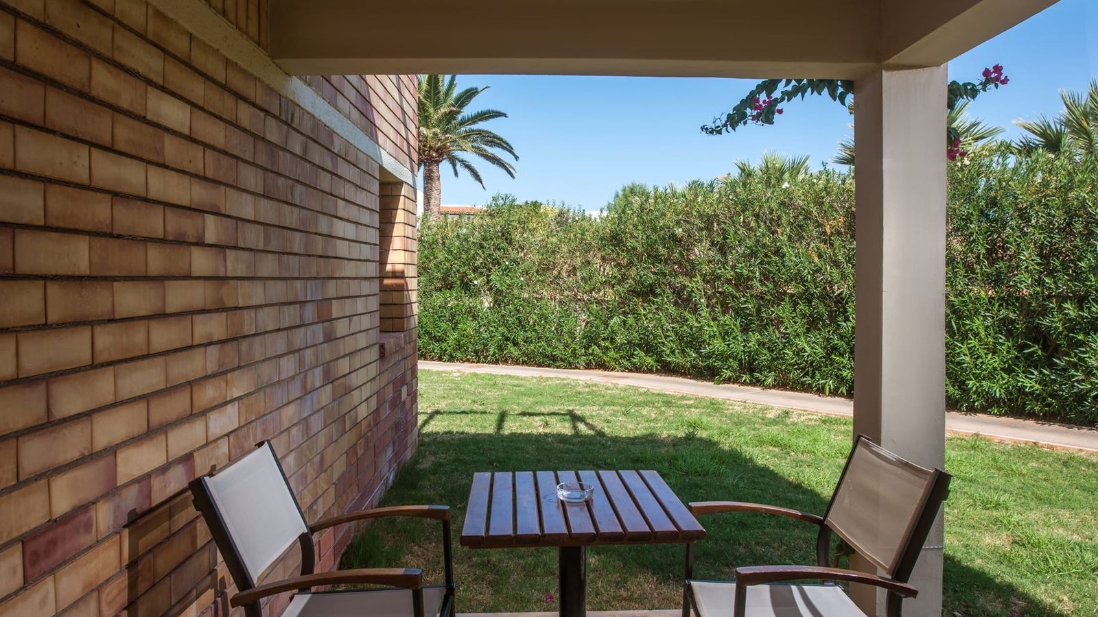 rooms-double-garden-view