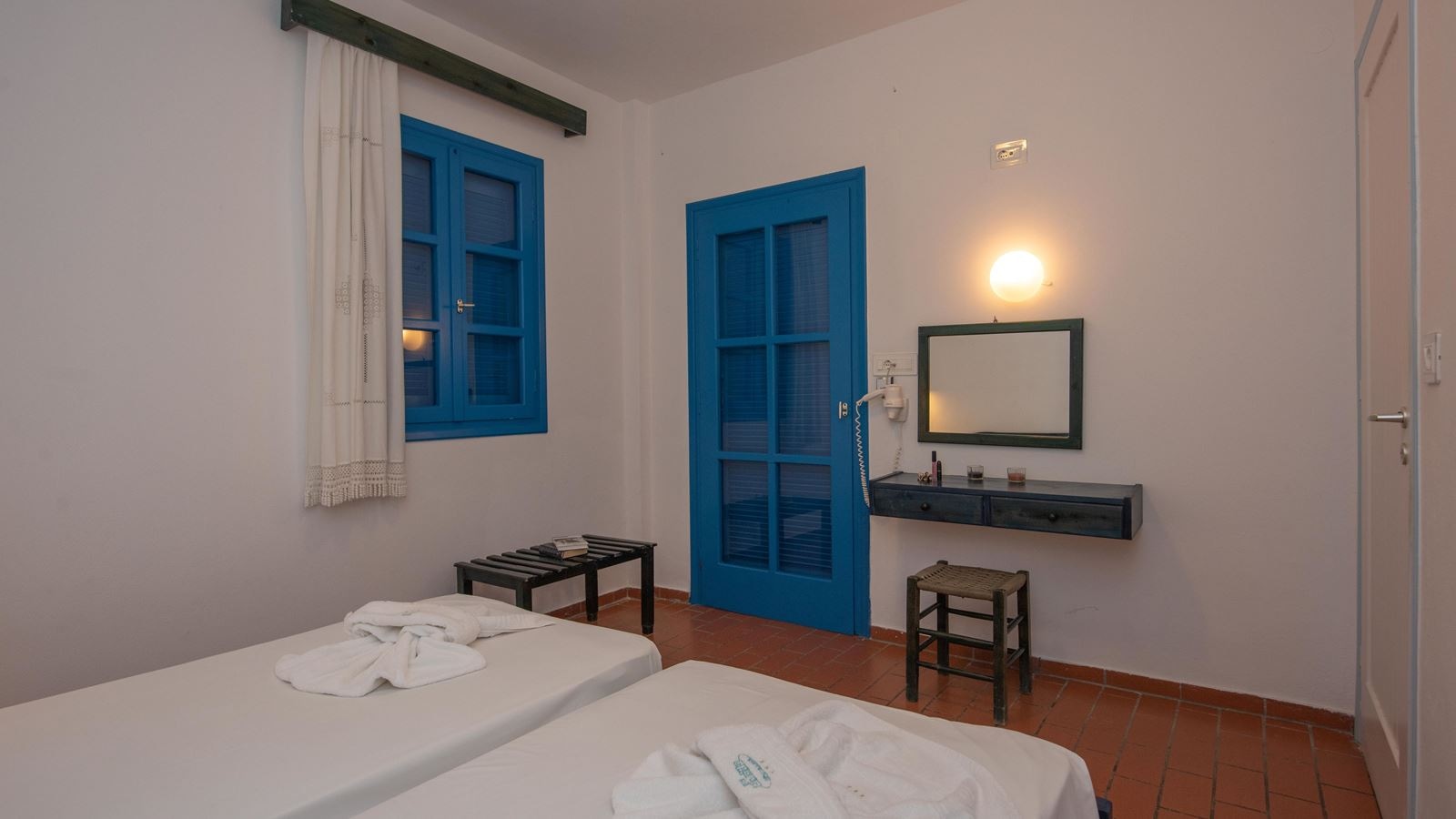 rooms-economy-suite-balcony-or-terrace