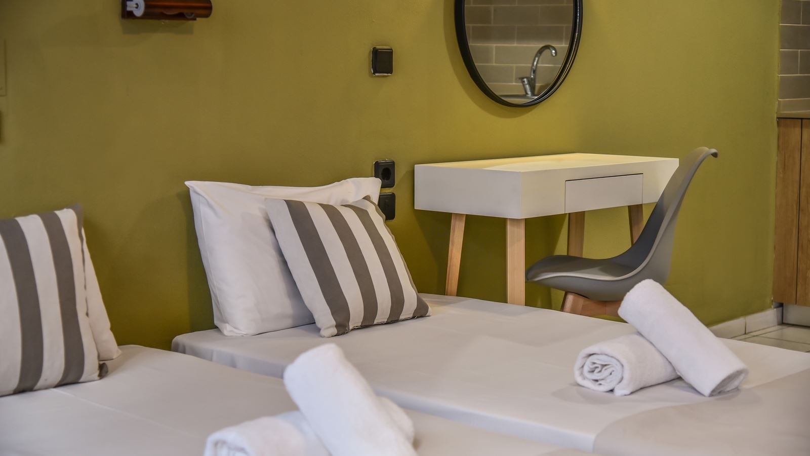 rooms-studio-superior-triple-balcony-or-terrace