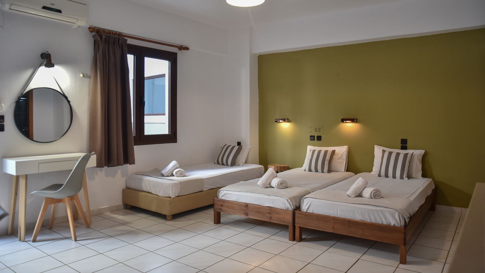 rooms-studio-superior-quad-balcony-or-terrace