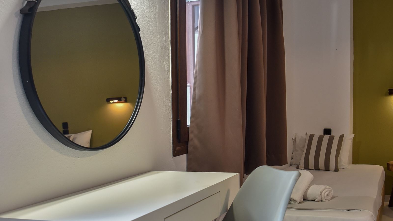 rooms-studio-superior-quad-balcony-or-terrace