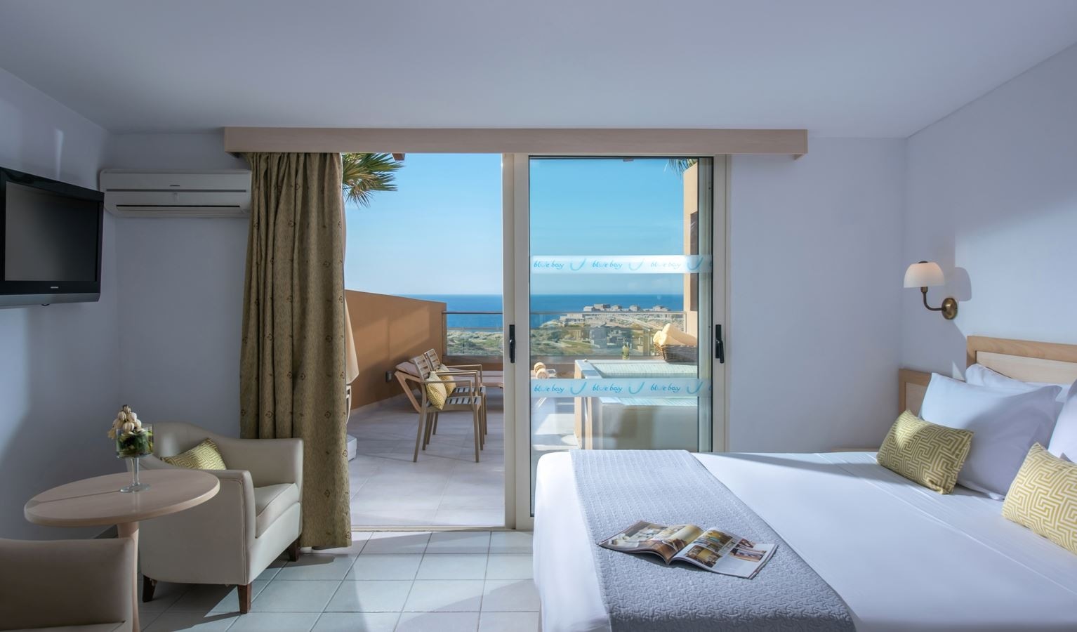 rooms-family-suite--2-bedrooms--sea-view-main-building-outdoor-jacuzzi