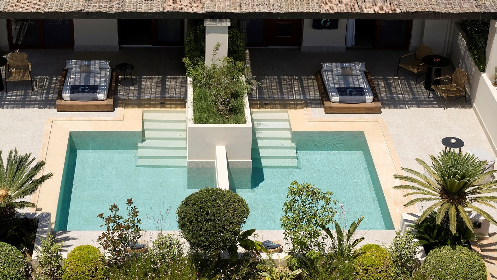 rooms-suite-one-bedroom-garden-view-private-pool