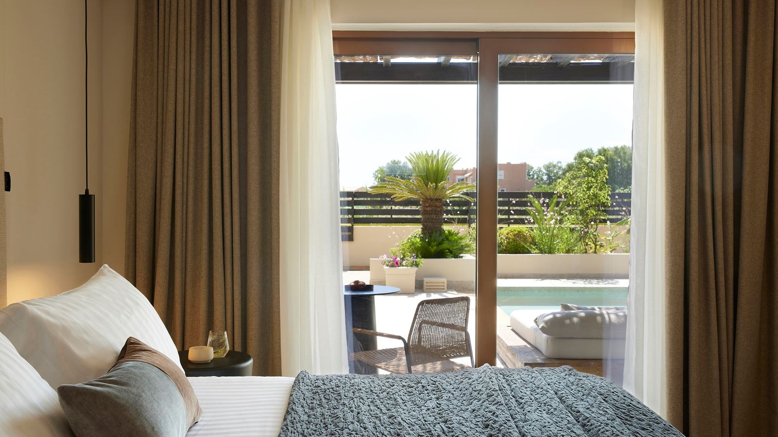 rooms-suite-one-bedroom-garden-view-private-pool