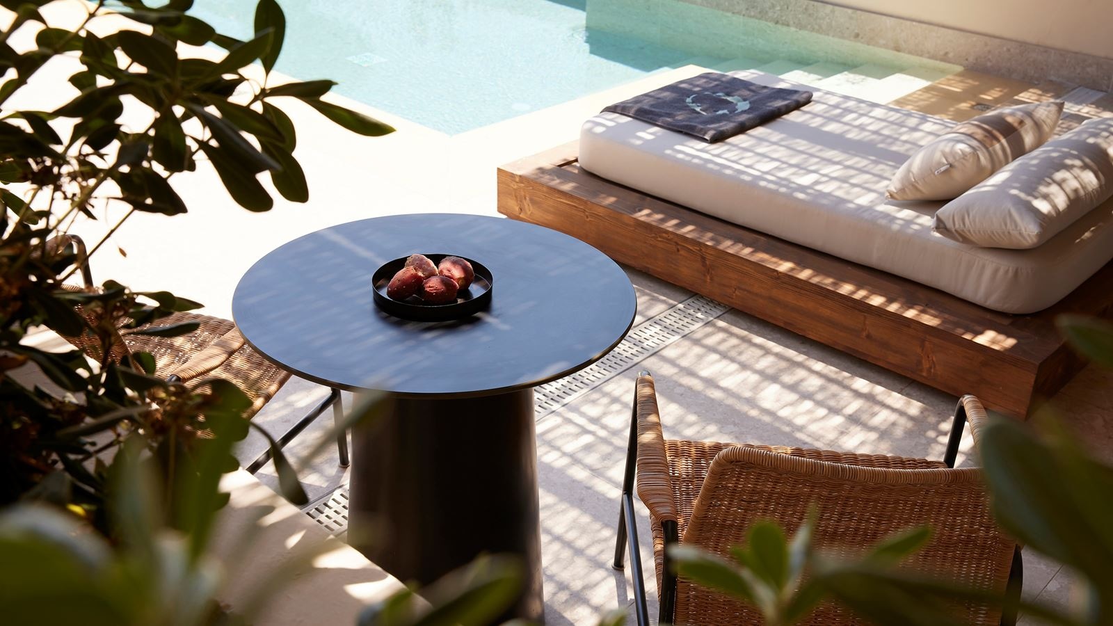 rooms-suite-one-bedroom-garden-view-private-pool