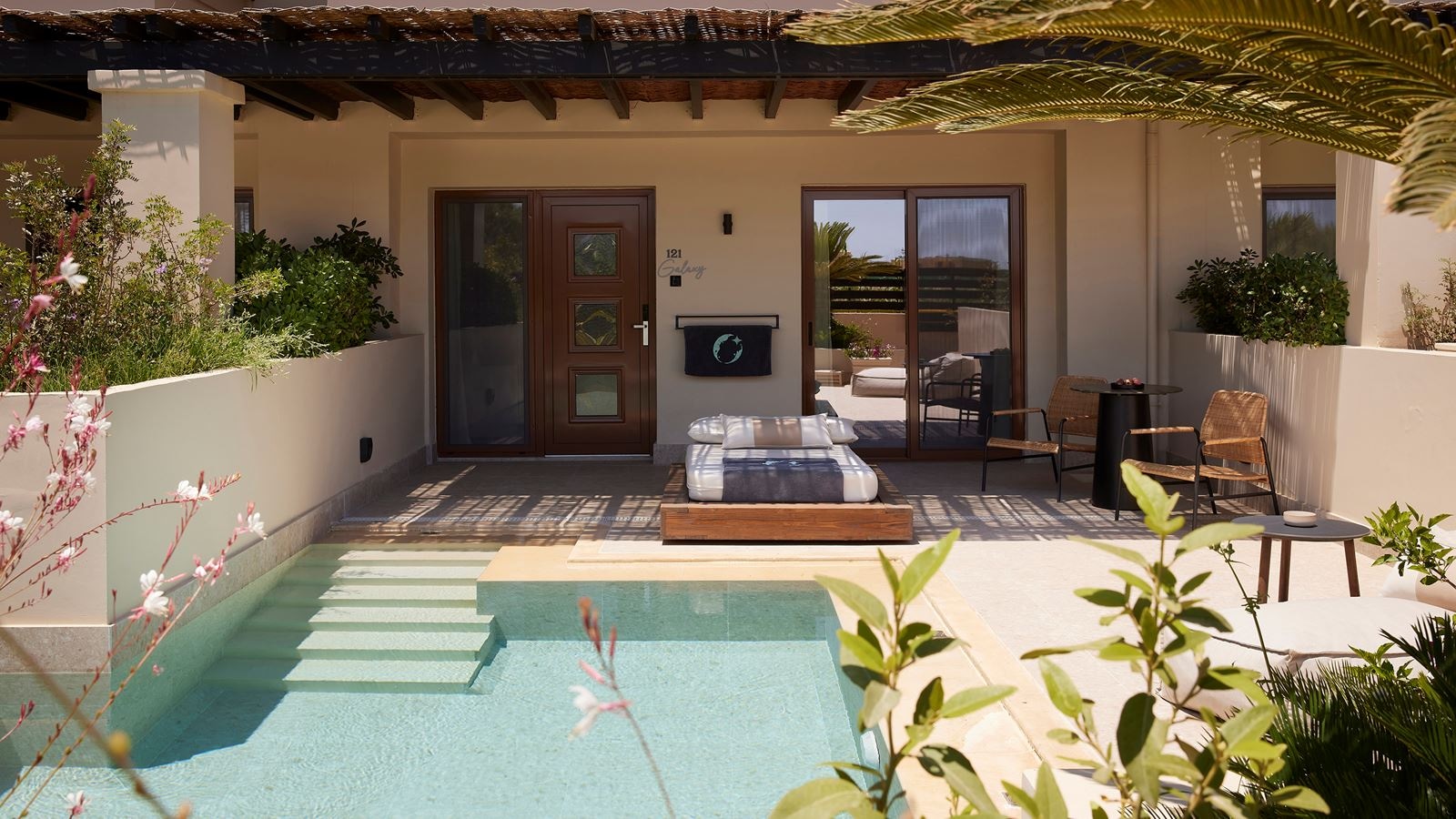 rooms-suite-one-bedroom-garden-view-private-pool