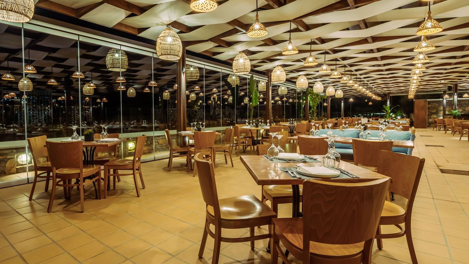 restaurants-amalthea-main-restaurant