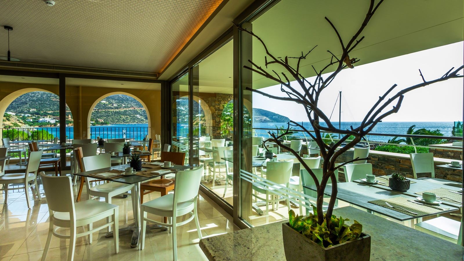 restaurants-amalthea-main-restaurant