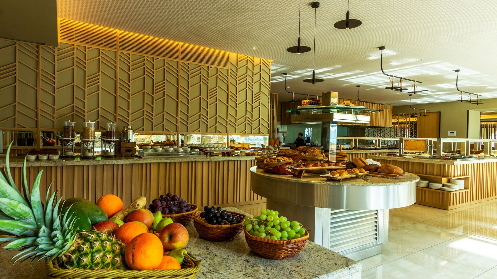 restaurants-amalthea-main-restaurant