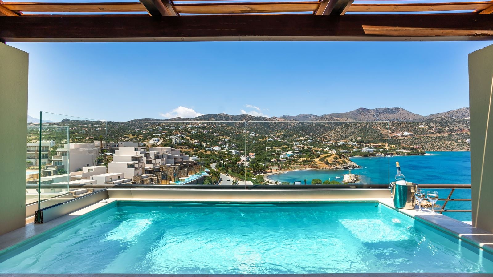 rooms-double-room-deluxe-sea-view--private--pool