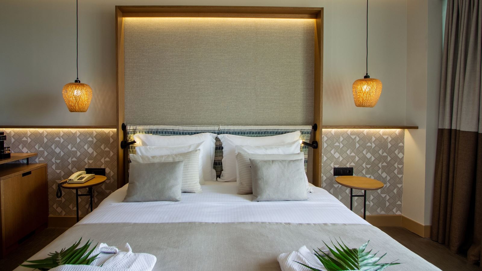 rooms-double-deluxe-room-sea-view