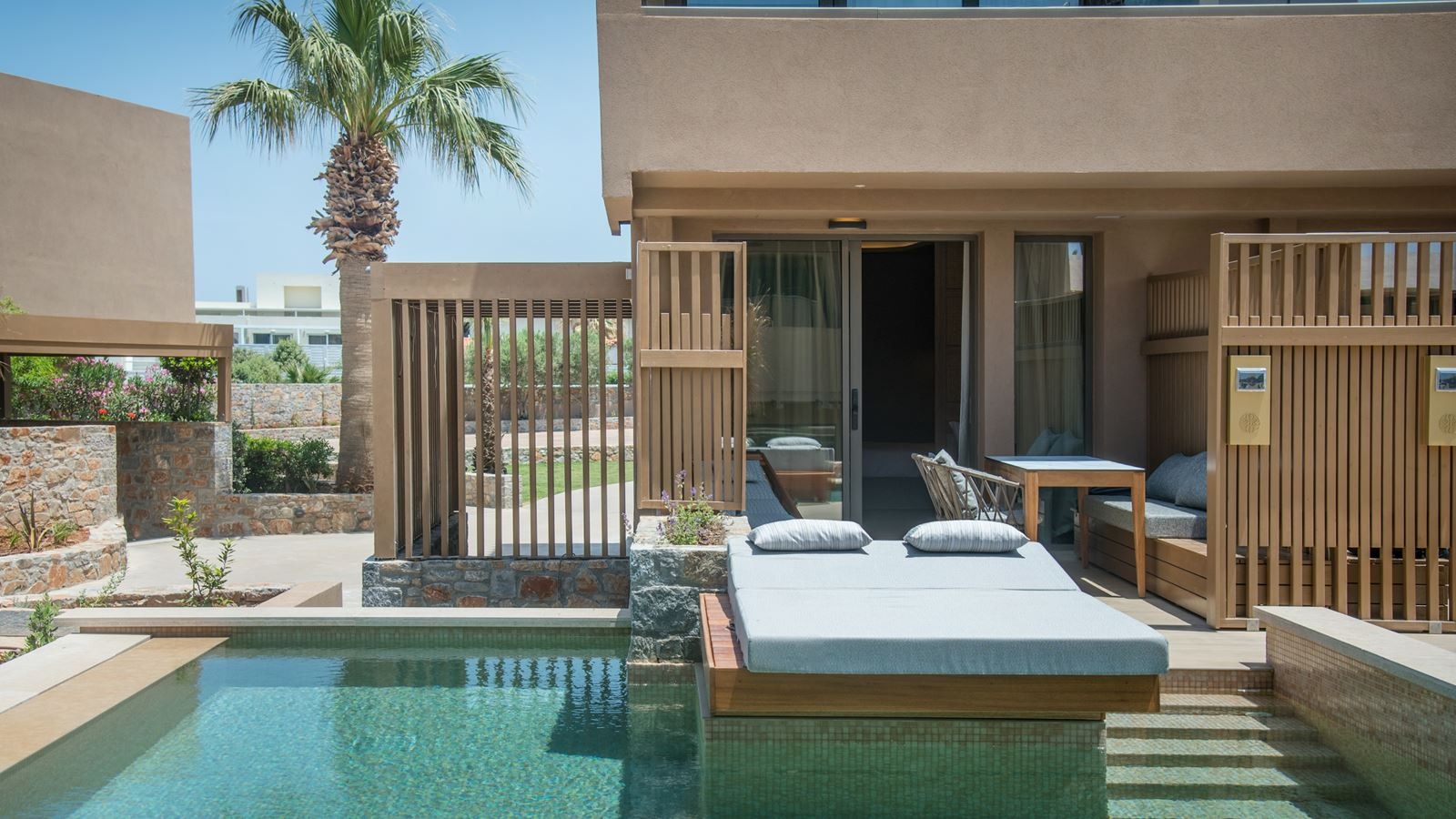 rooms-family-room-garden-view-with-private-pool