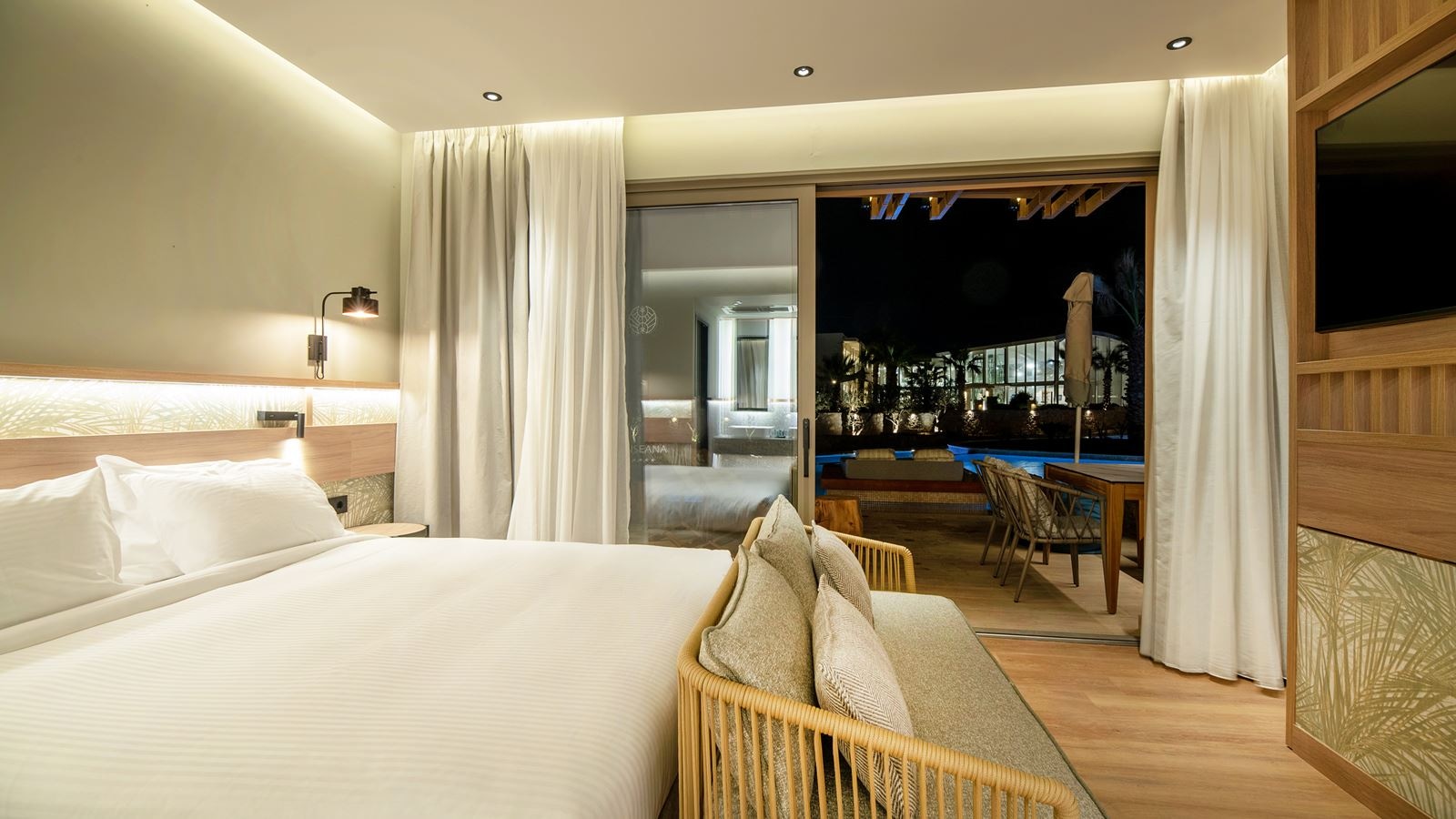 rooms-classic-double-room-garden-view-with-pool-access