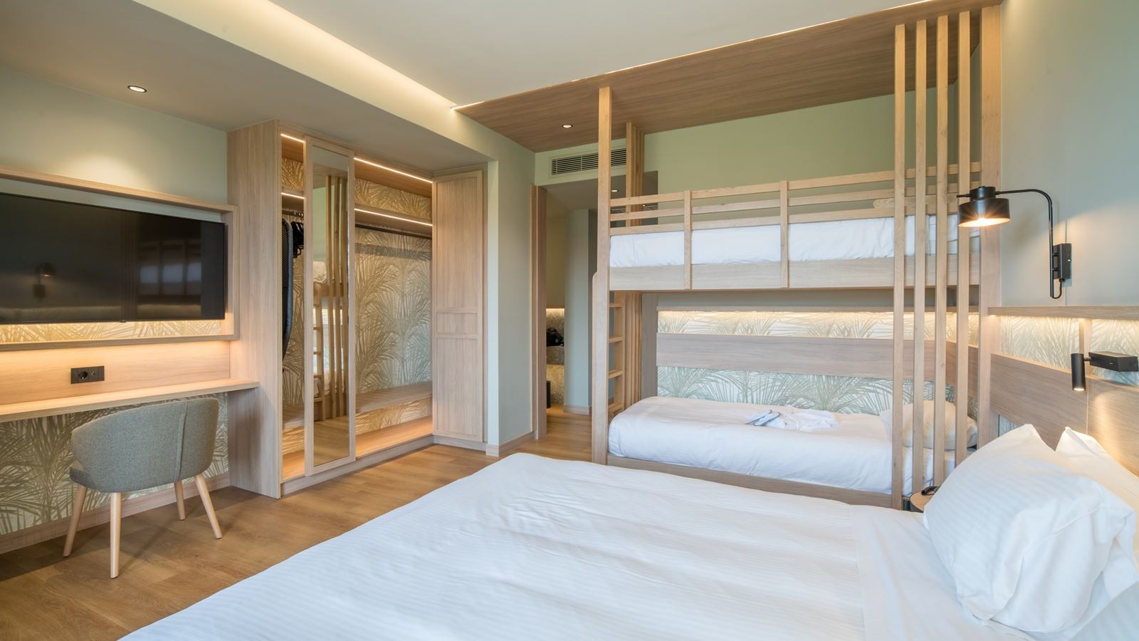 rooms-classic-quadruple-room-garden-view