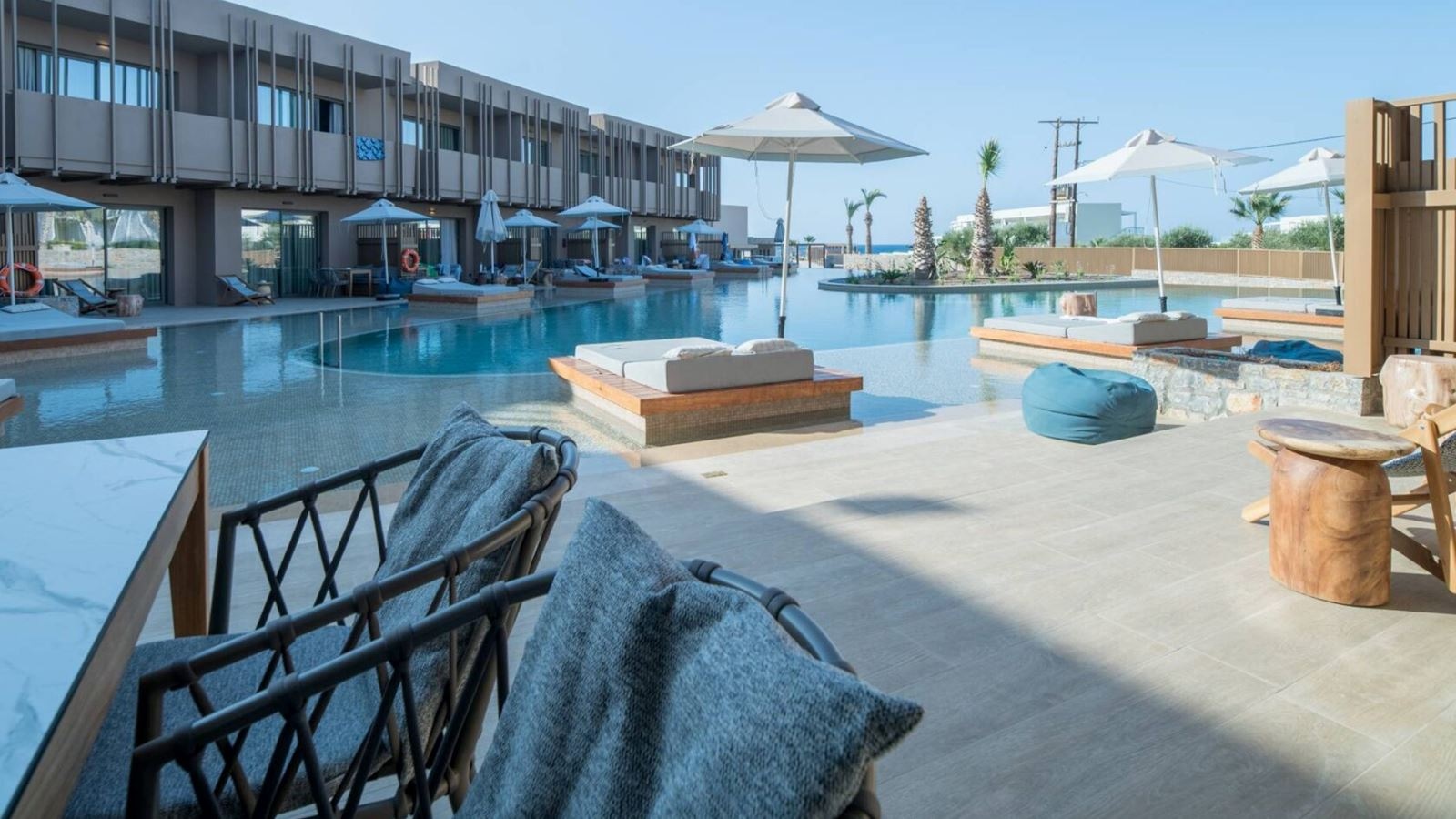 rooms-petite-suite-garden-view-pool-acces