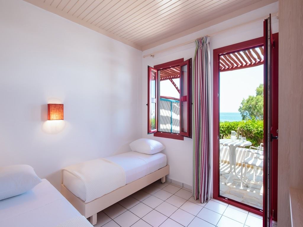 rooms-family-apartment-sea-view