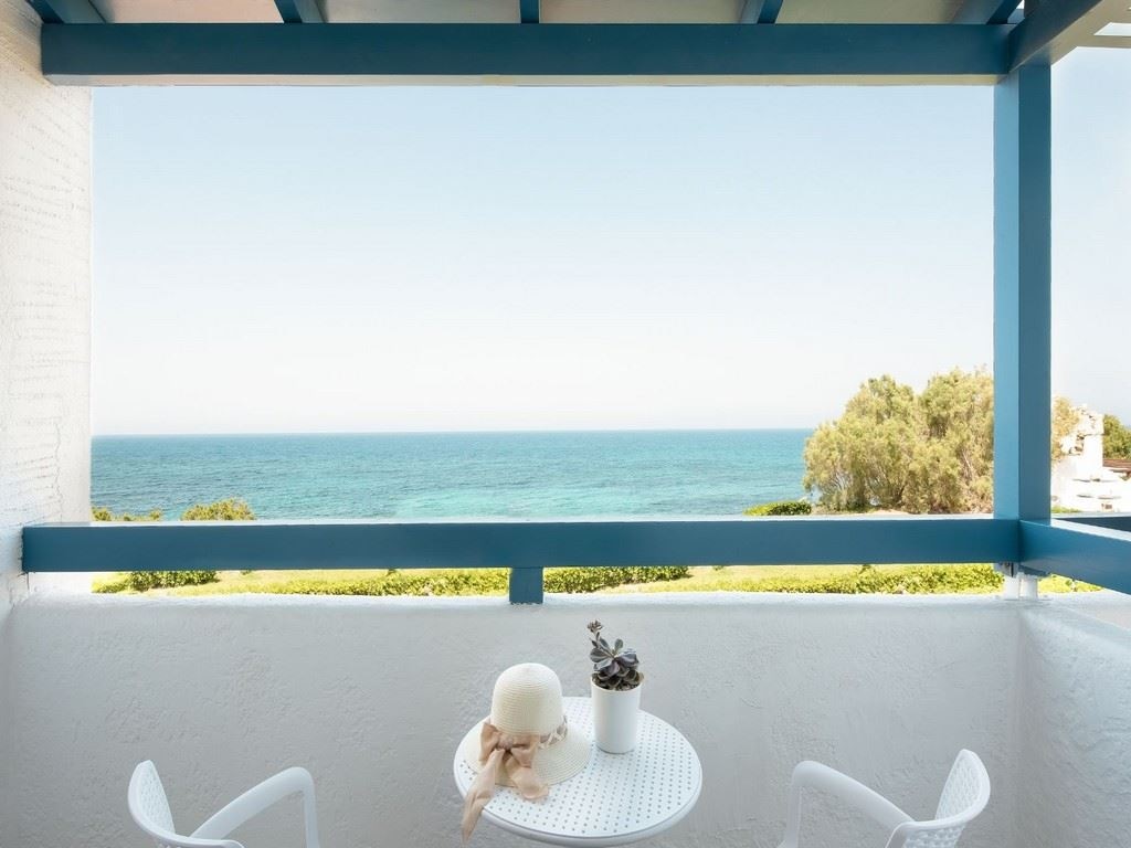 rooms-family-room-sea-view