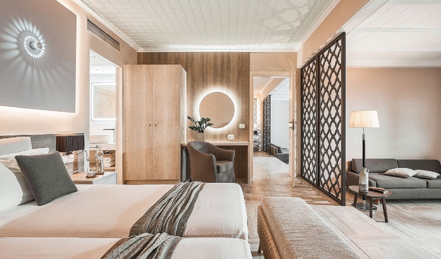 rooms-ambassador-suite-sea-front-private-pool