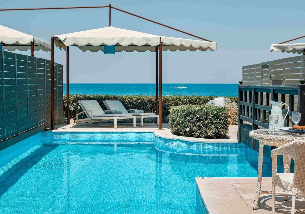 rooms-suite-sea-front-private-pool