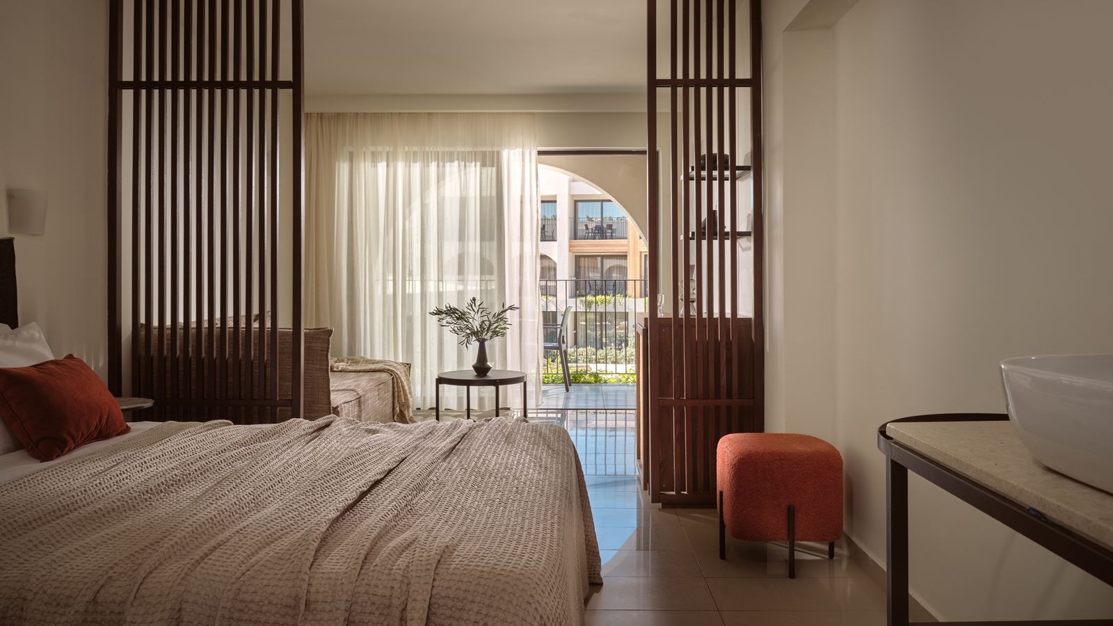 rooms-deluxe-junior-suite-with-balcony