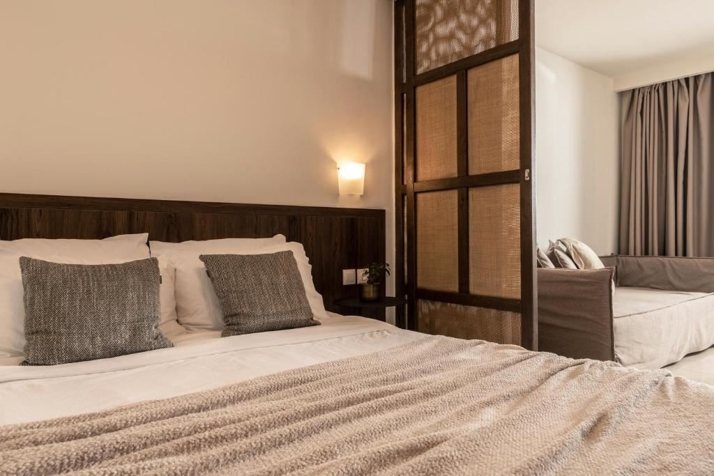 rooms-deluxe-1-bedroom-suite-with-sharing-pool