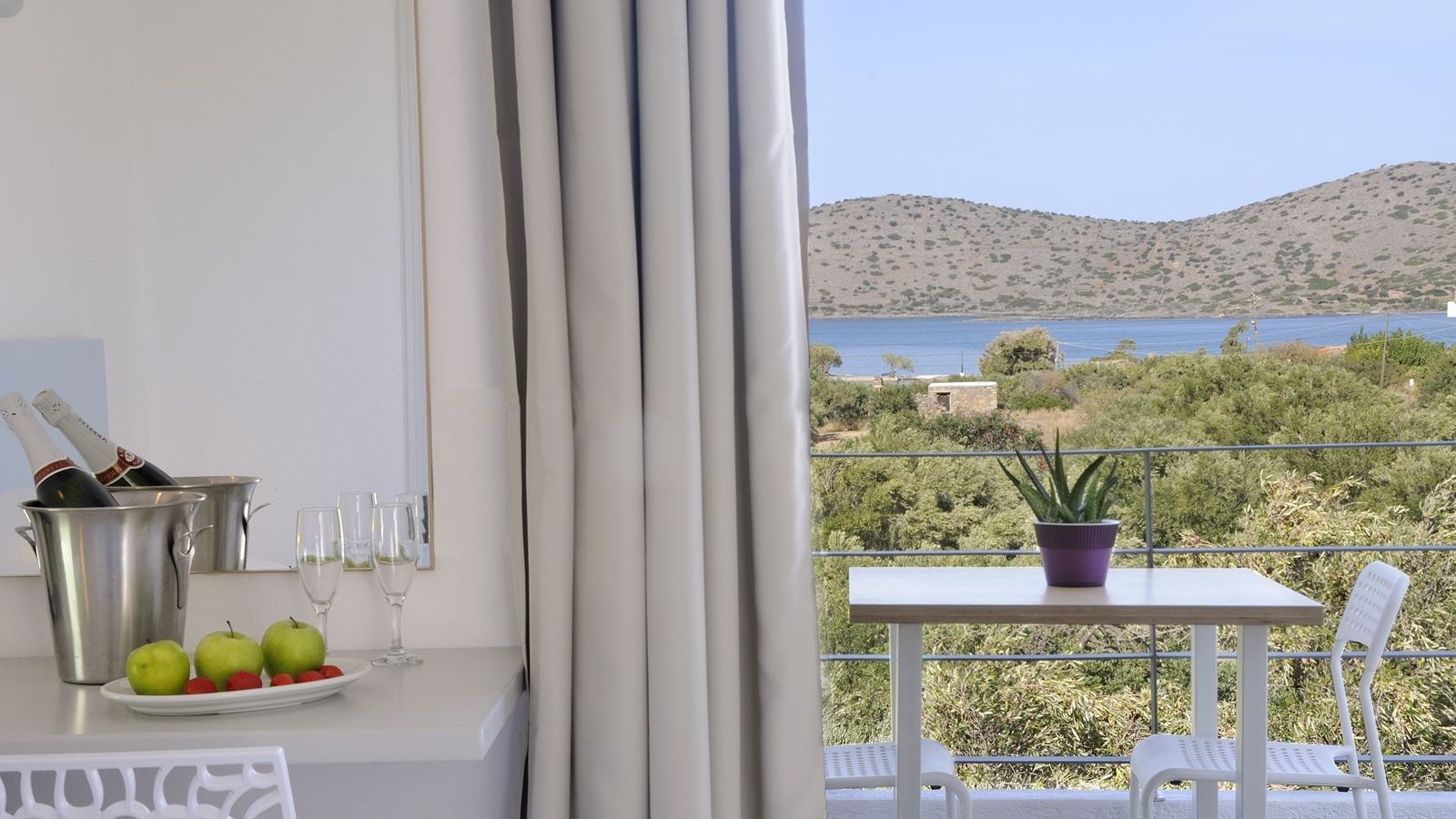 rooms-superior-room-sea-view