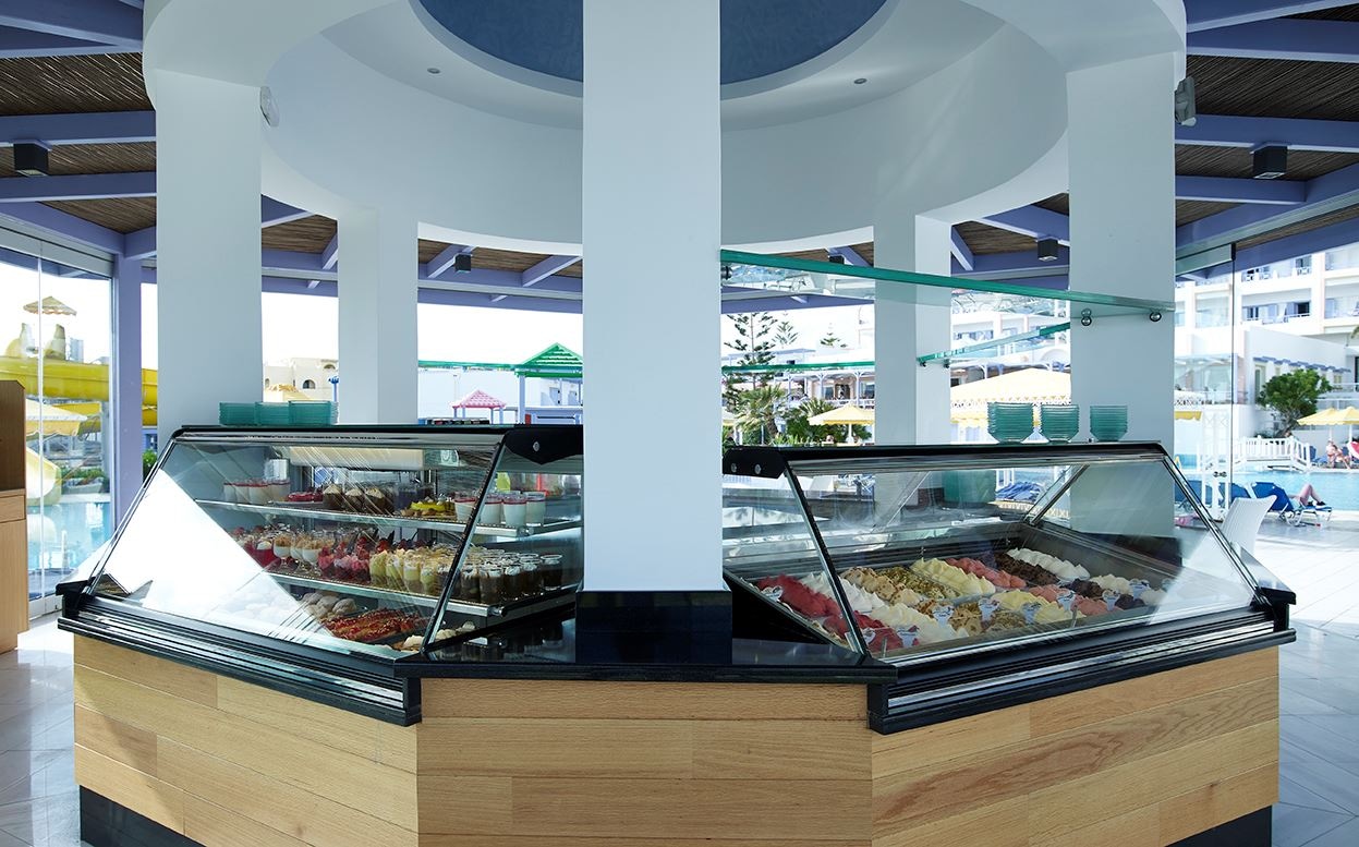 restaurants-pool-bar