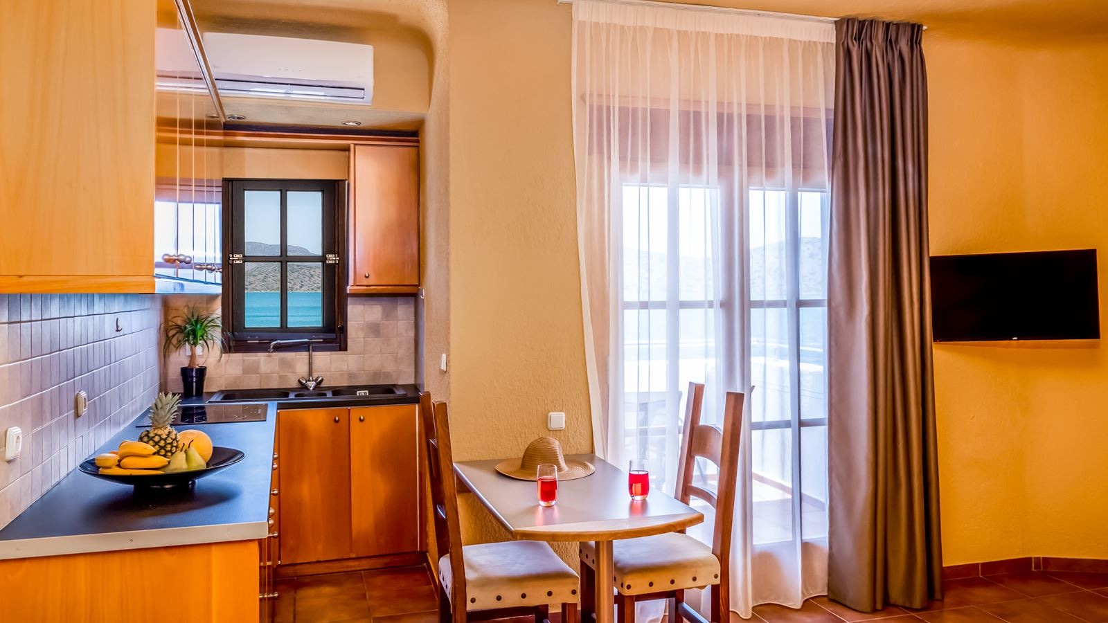 rooms-studio-standard-triple