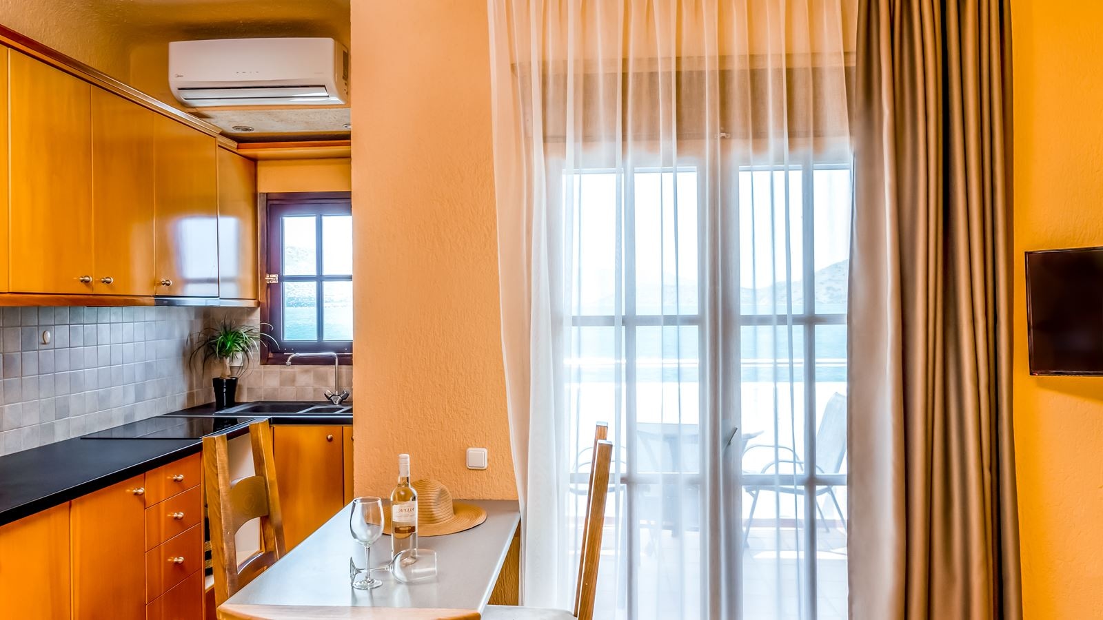 rooms-studio-standard-triple