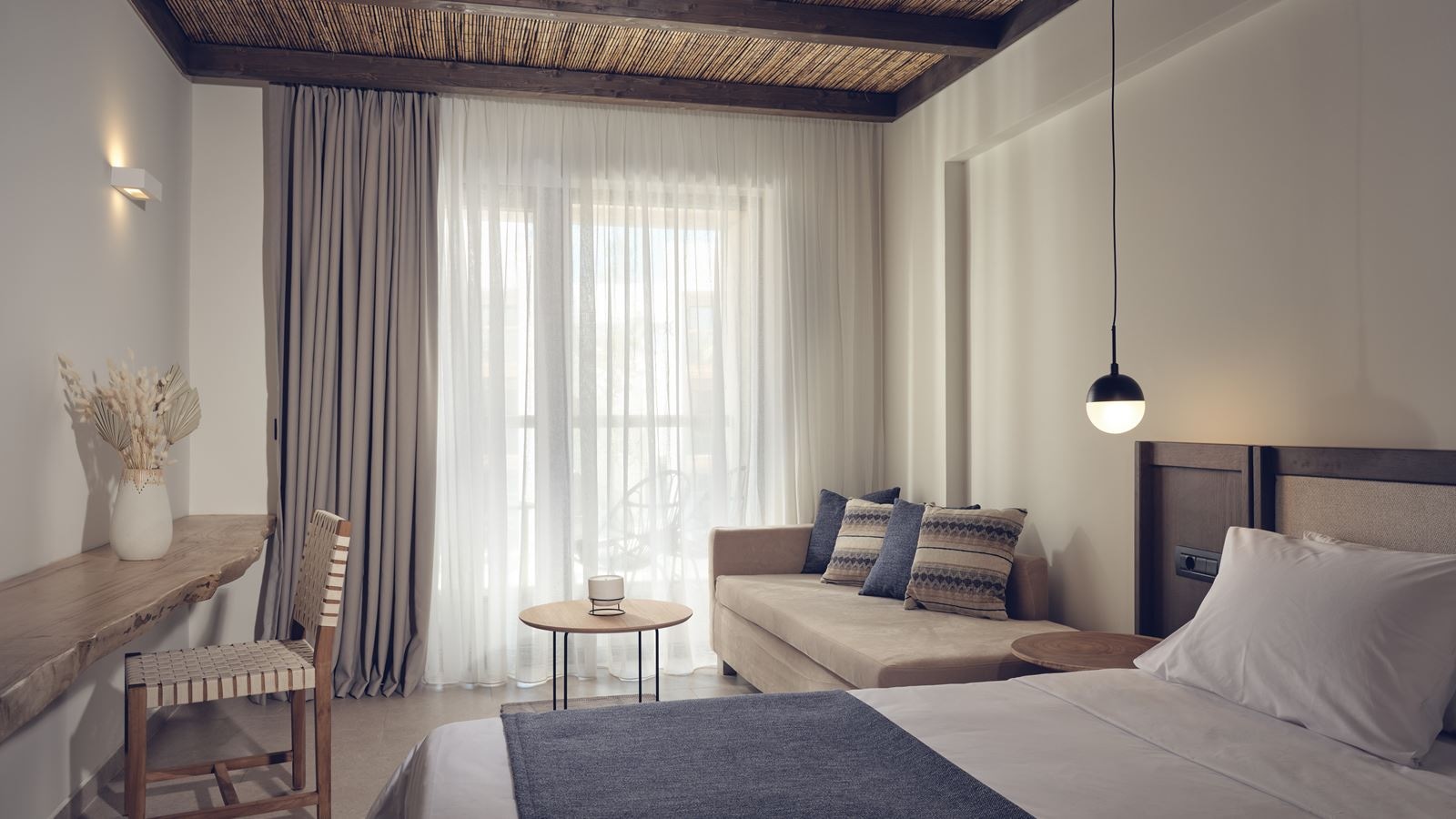 rooms-room-standard-double-pool-view