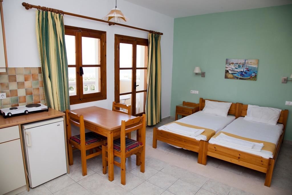 rooms-studio-2-pax-land-view-or-sea-view