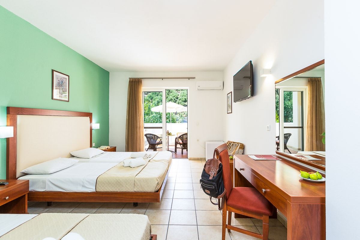 rooms-double-room-balcony-or-terrace